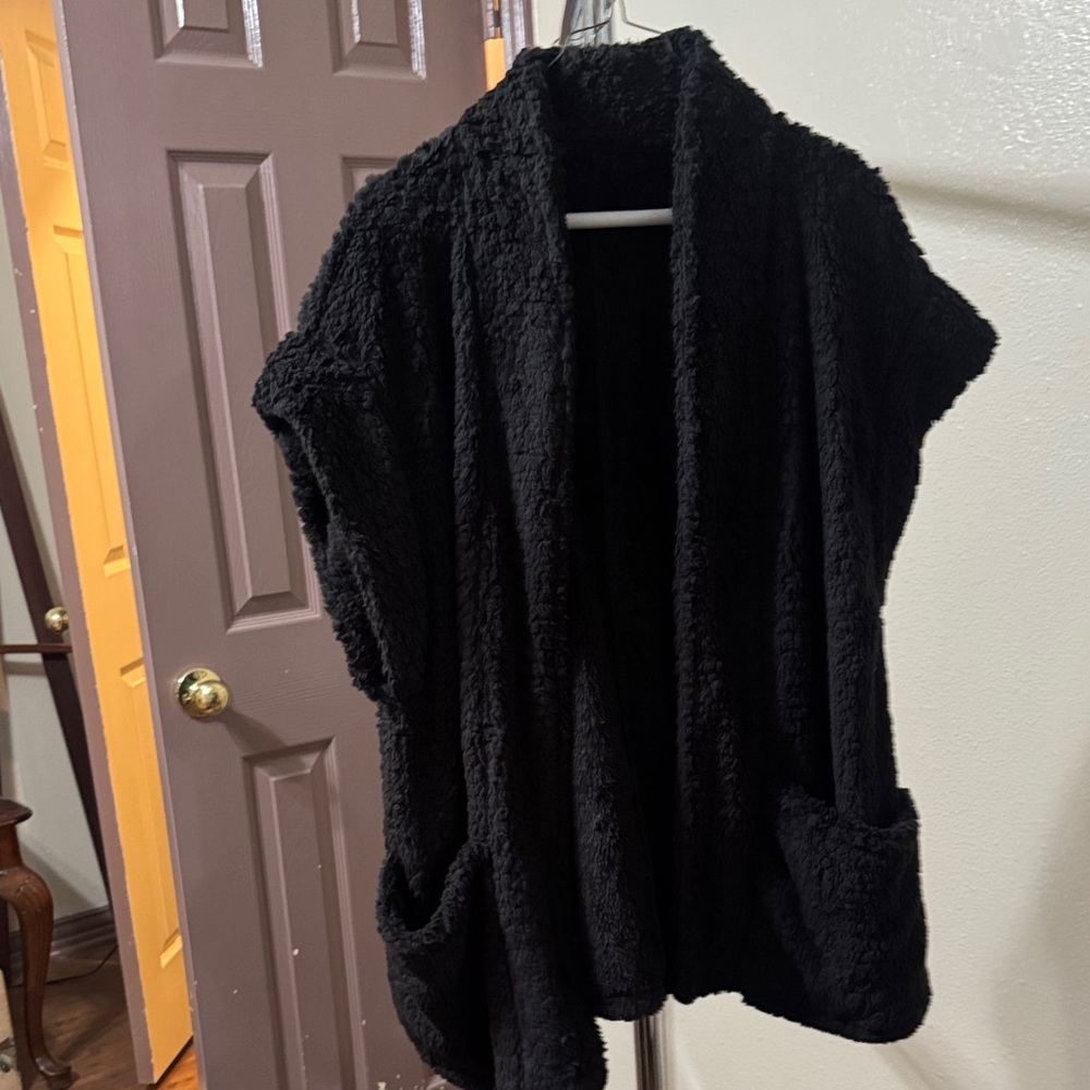 Never worn Cozy Black Fleece Vest